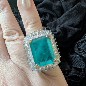 Elegant Silver and Green Statement Ring